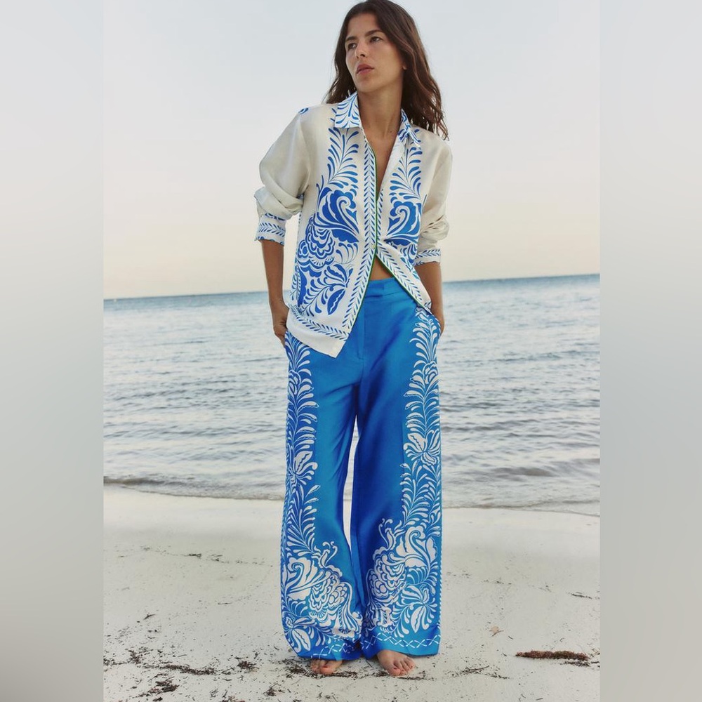 ZARA SET
Printed Satin Blouse and Trousers
ECRU & BLUE